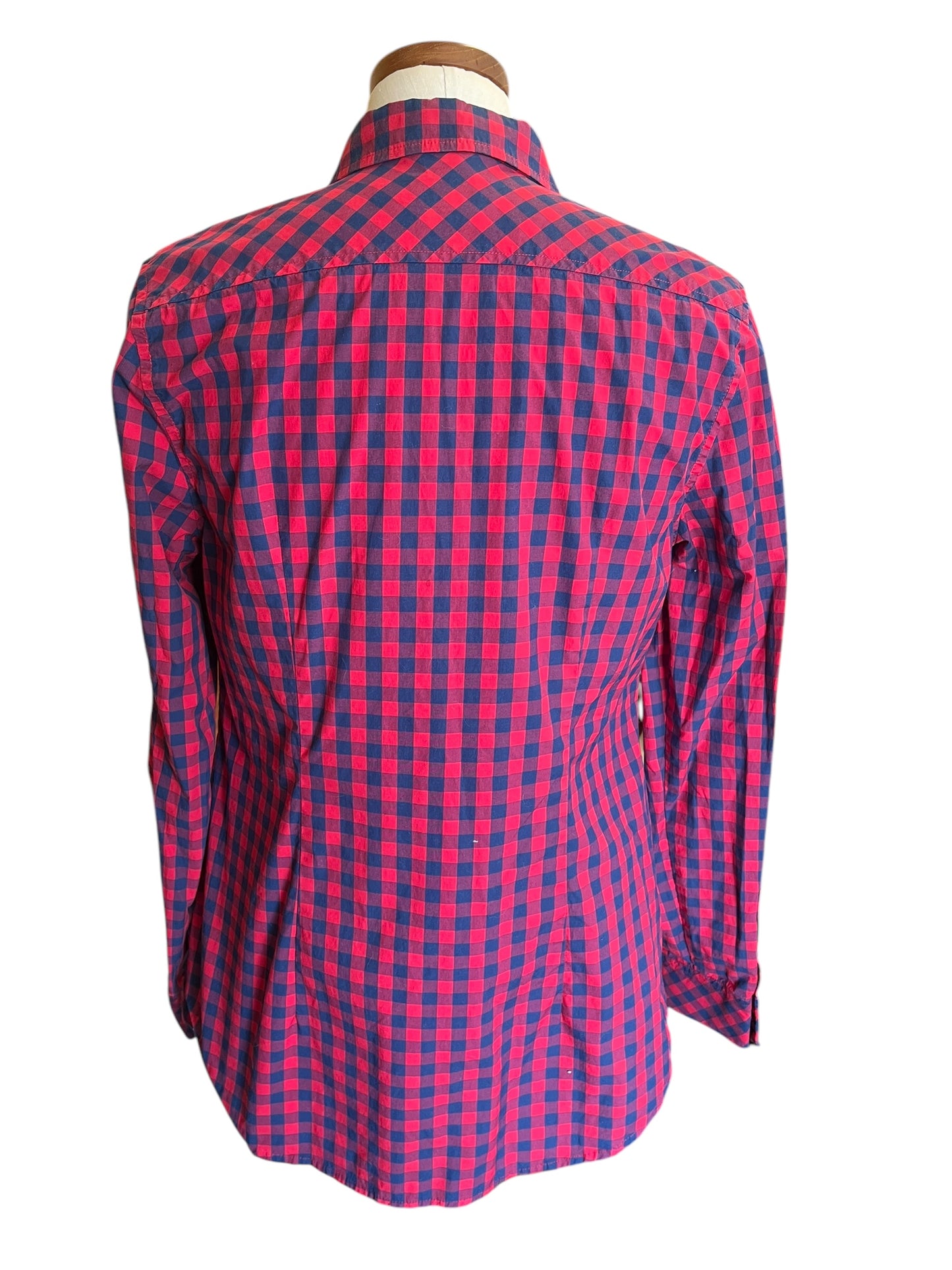 blue and red plaid Vineyard Vines Women's top, 8