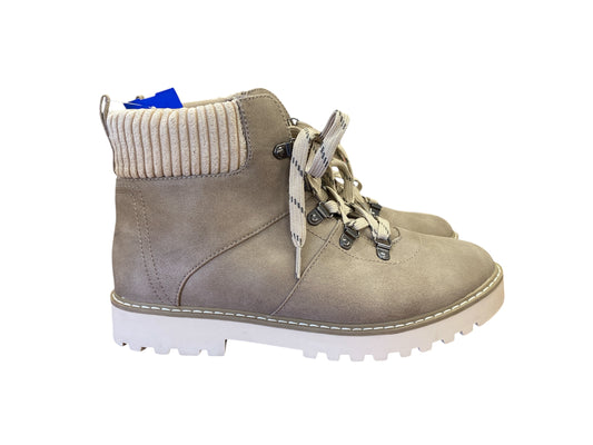 Beige Cliffs by White Mountain Boots, 10
