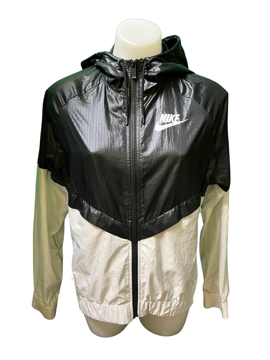 Size M Nike Jacket (Outdoor)